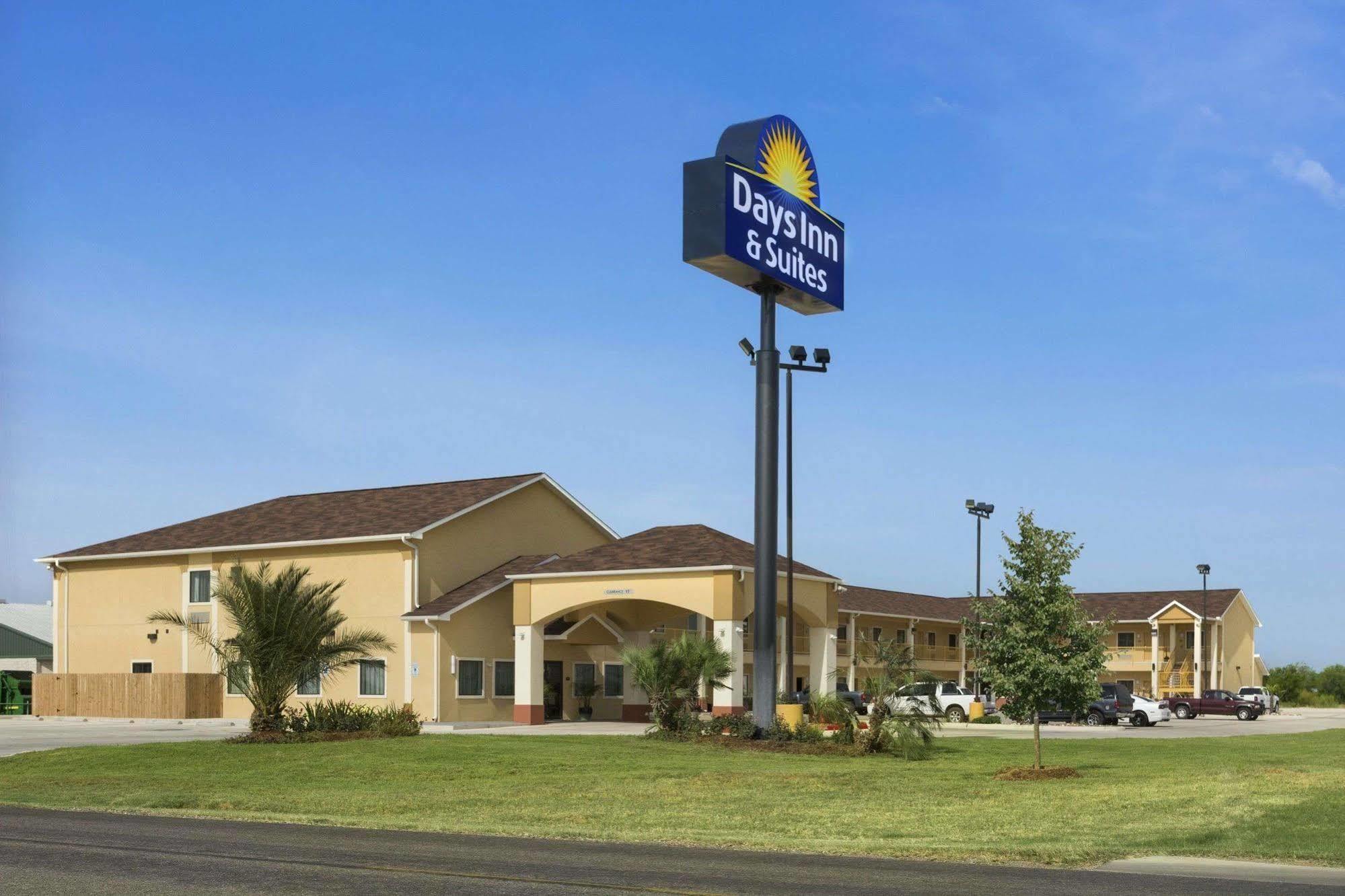 Days Inn Pearsall Kültér fotó