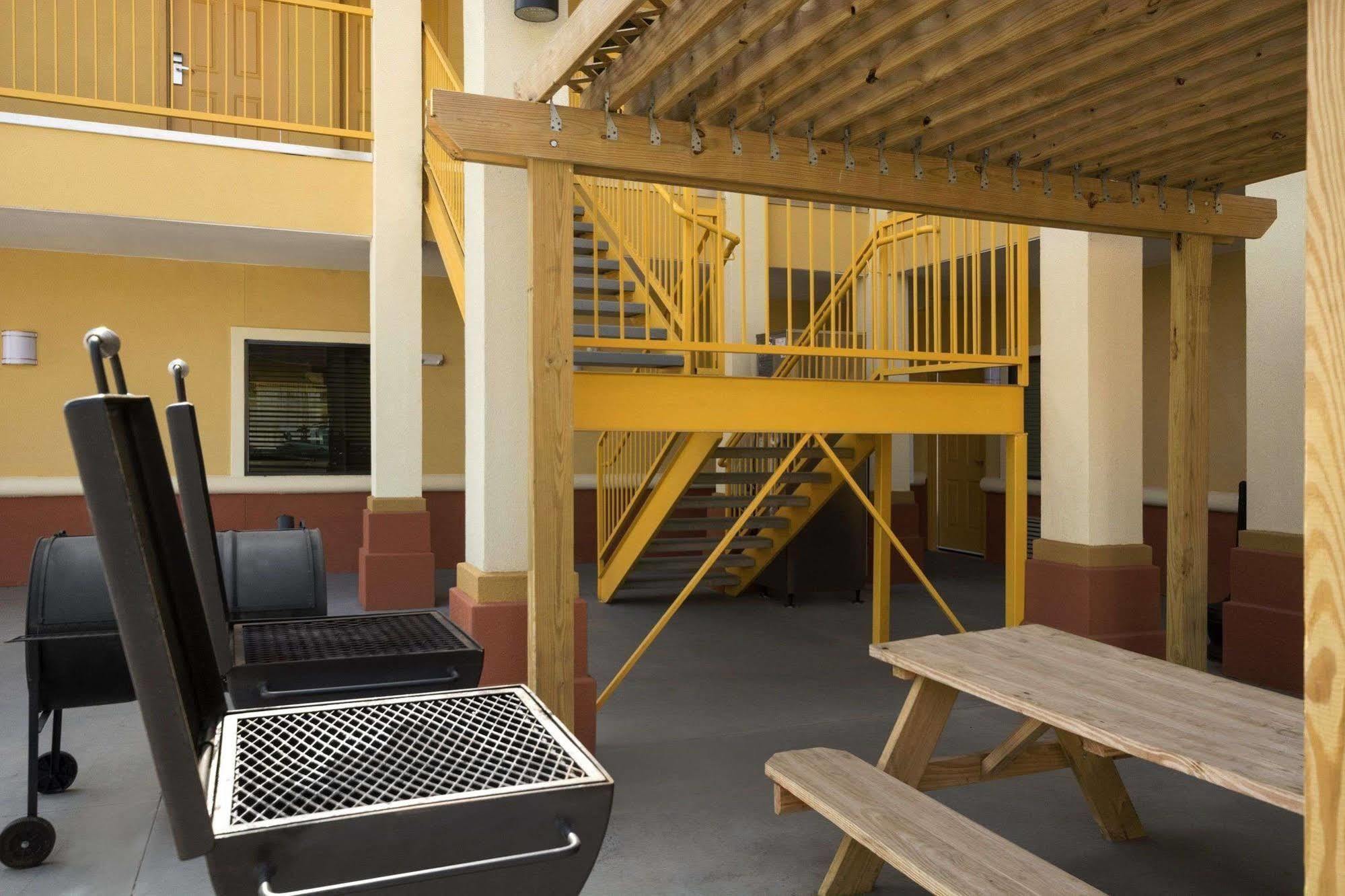 Days Inn Pearsall Kültér fotó