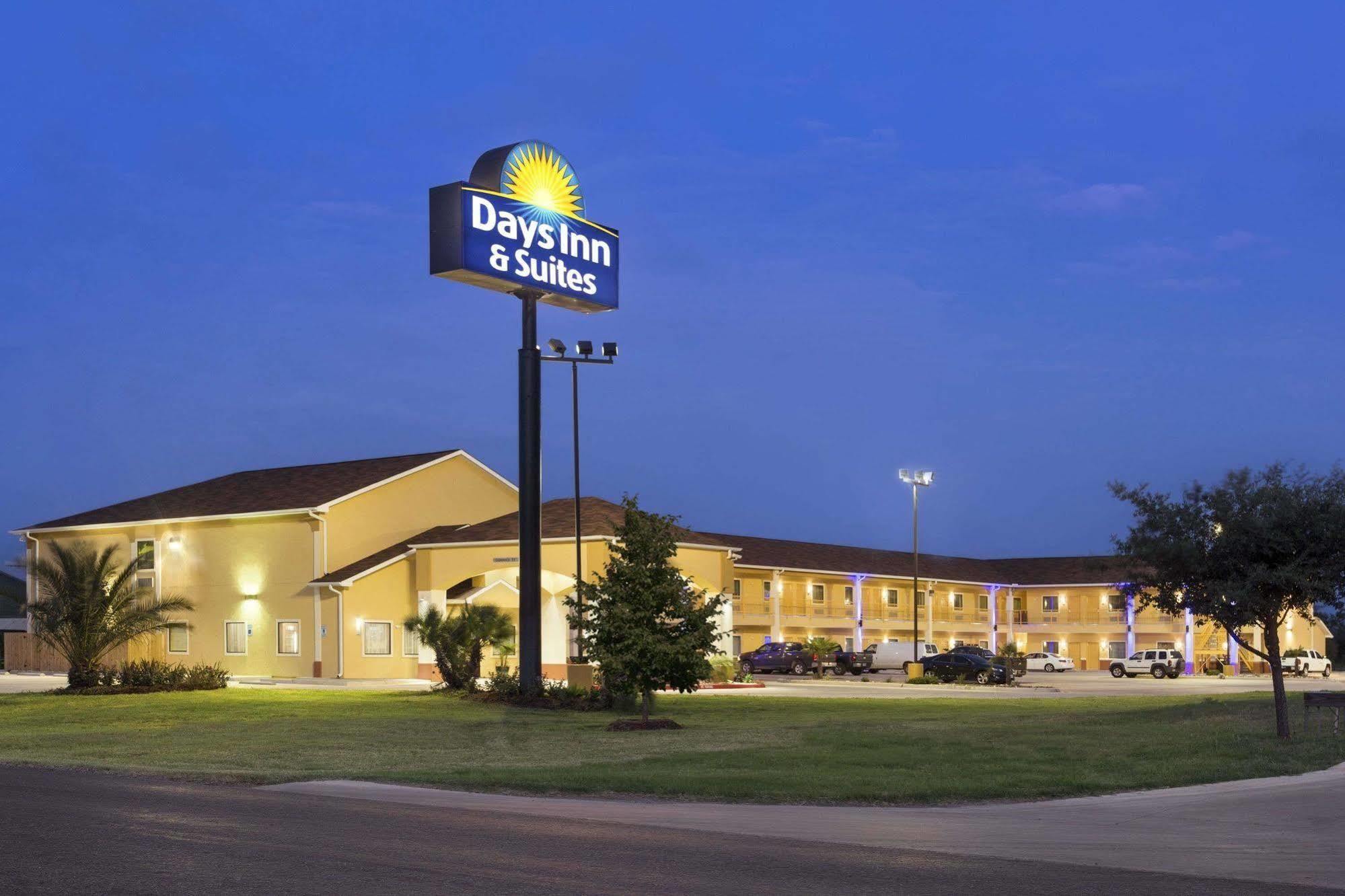 Days Inn Pearsall Kültér fotó
